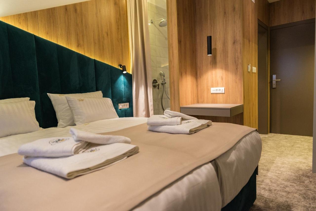 Hotel Forest Pale Bagian luar foto