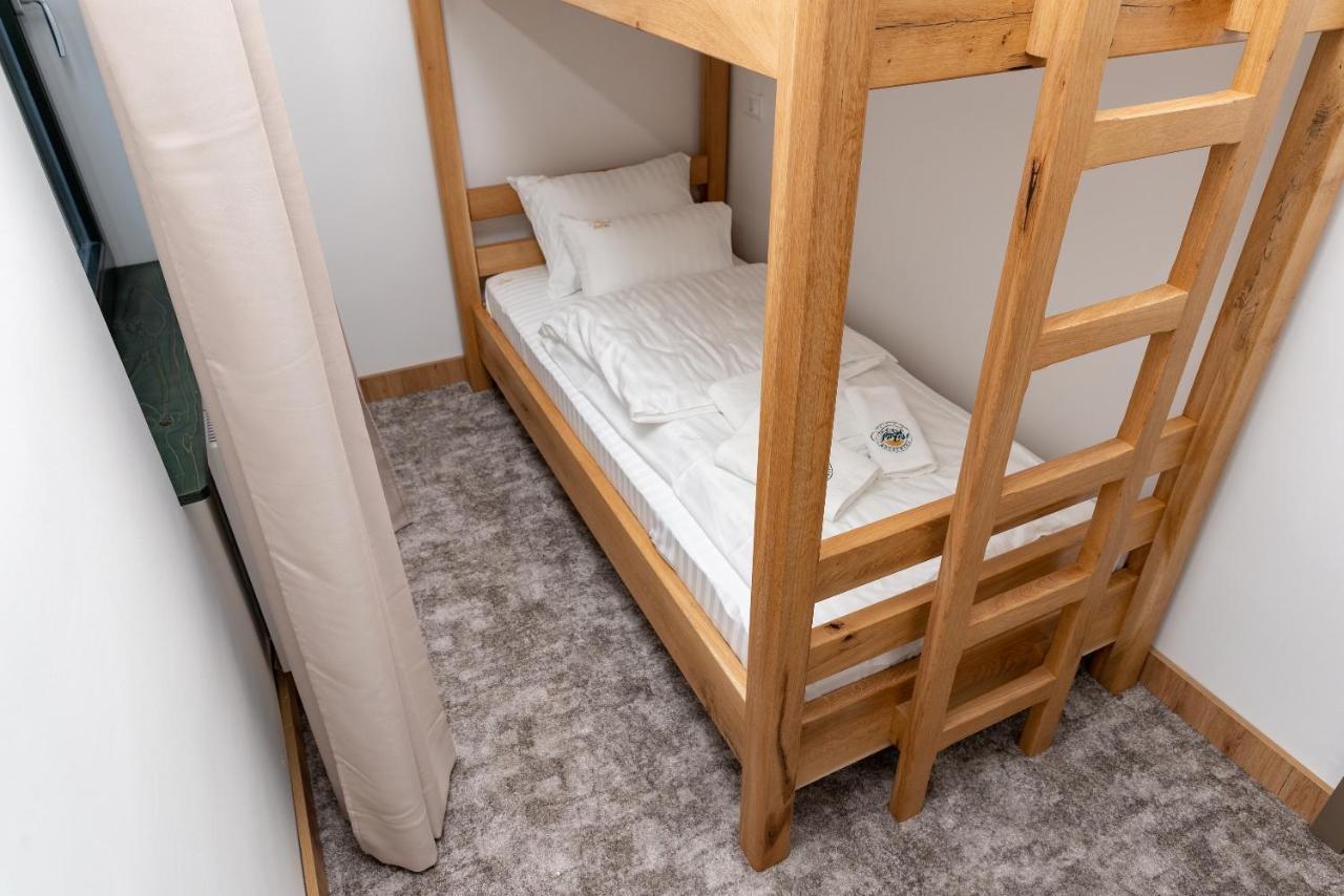 Hotel Forest Pale Bagian luar foto