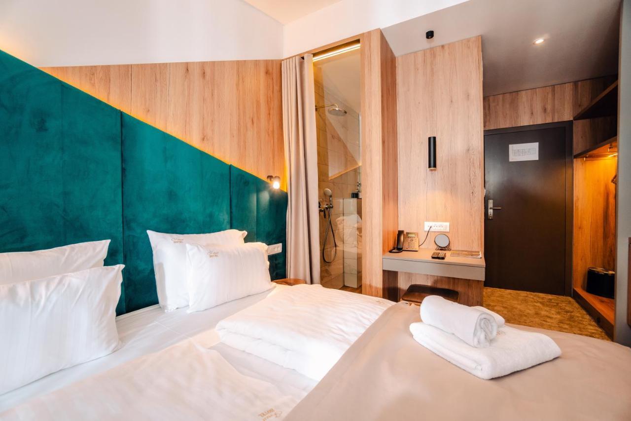Hotel Forest Pale Bagian luar foto