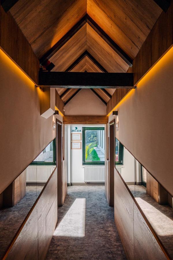 Hotel Forest Pale Bagian luar foto