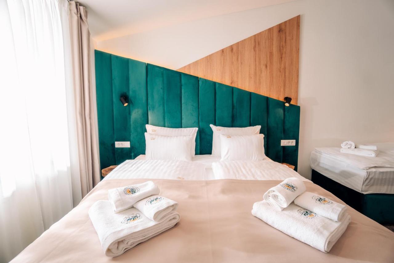 Hotel Forest Pale Bagian luar foto
